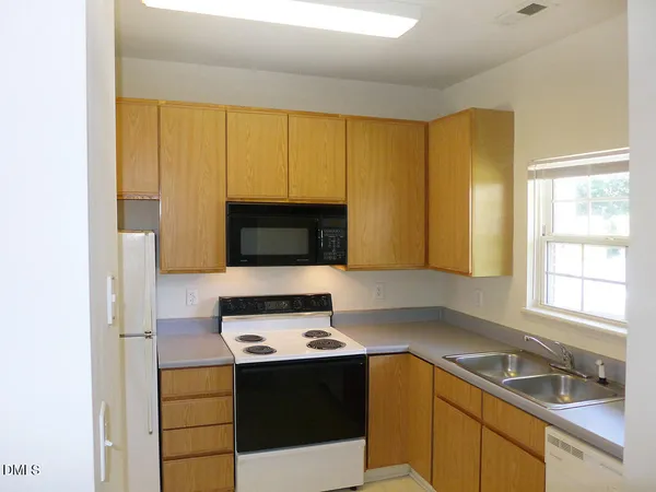 $1,425 | 101 Rock Haven Road, Unit C301, Carrboro, NC 27510