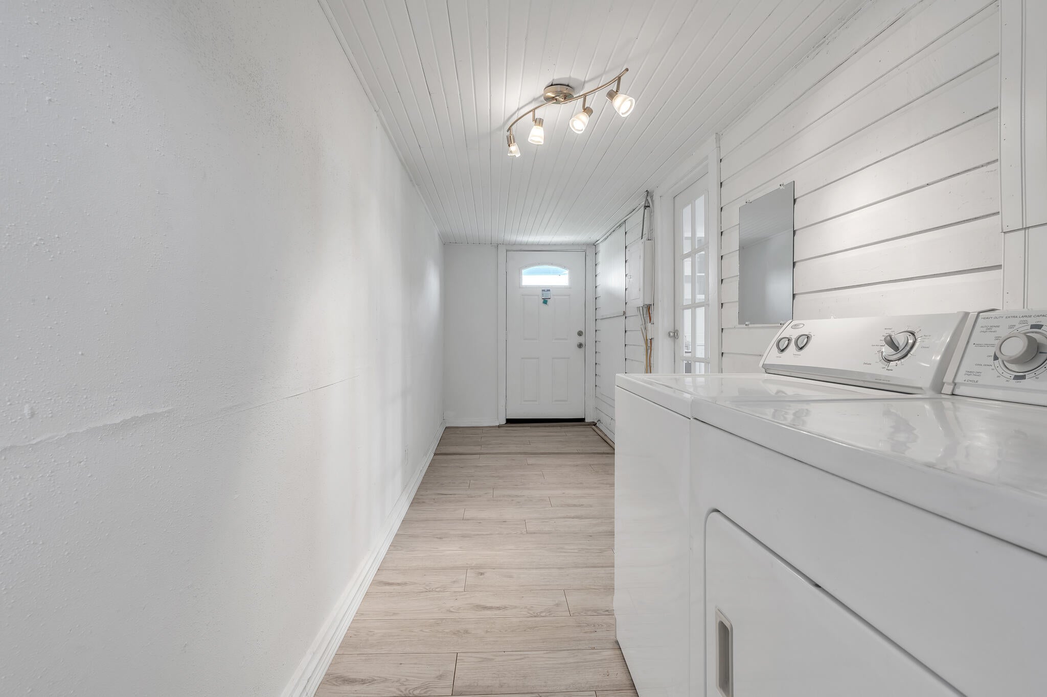 27201 South 520 Road Afton, OK 74331 - Photo 13 of 22 Laundry room