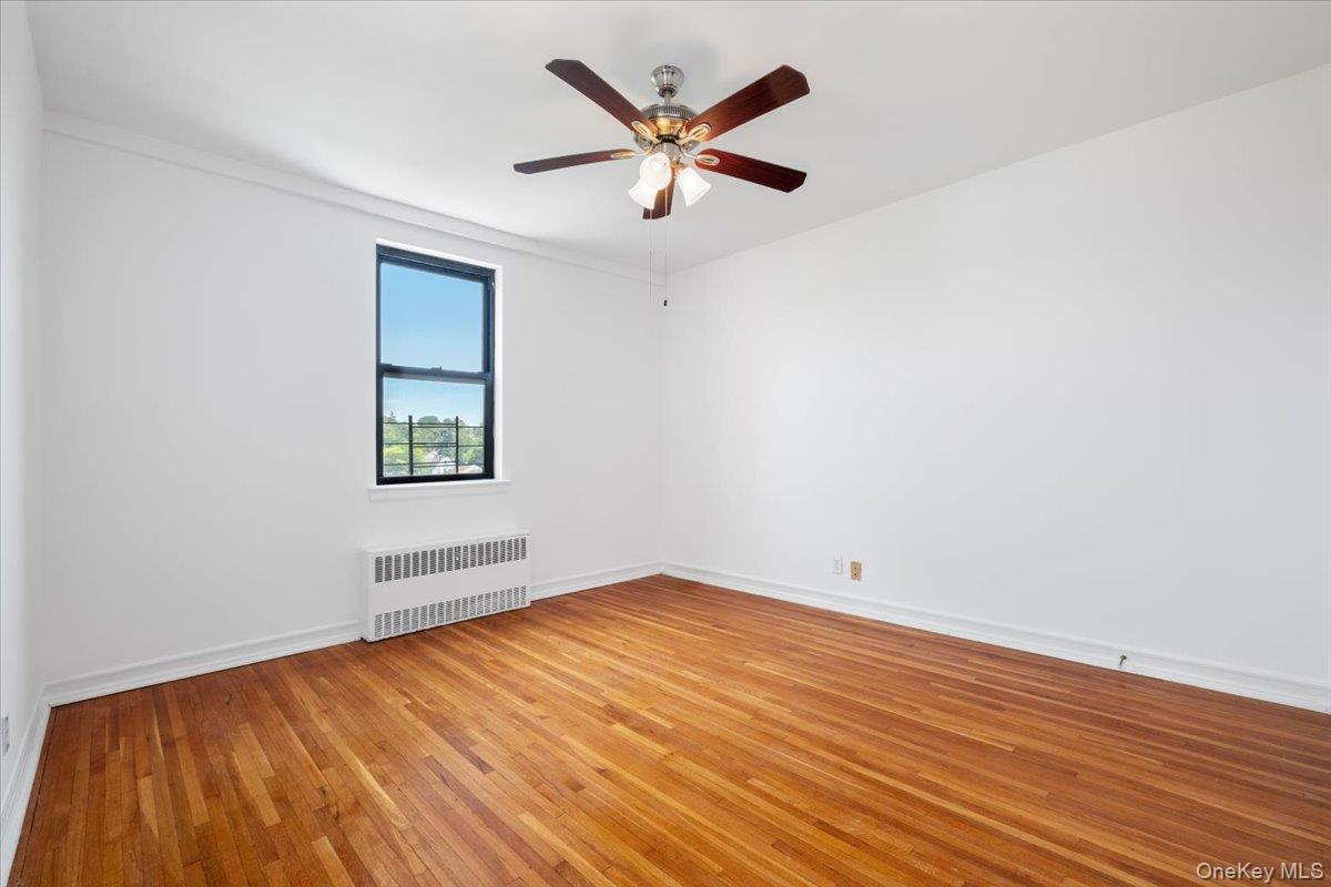 142 Garth Road, Unit 5K Scarsdale, NY 10583 - Photo 18 of 33 2nd bedroom has a ceiling fan