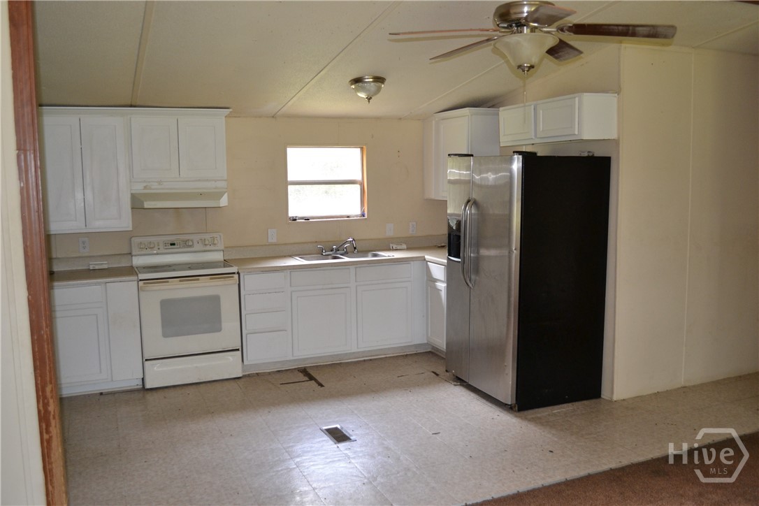 343 Whitaker Road Clyo, GA 31303 - Photo 7 of 16 Kitchen