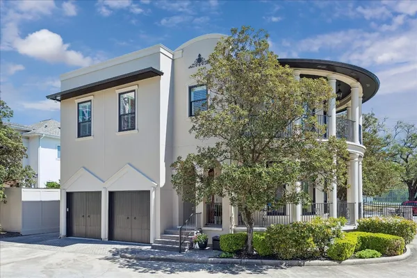$830,000 | 102 Vieux Carre Drive, Houston, TX 77009