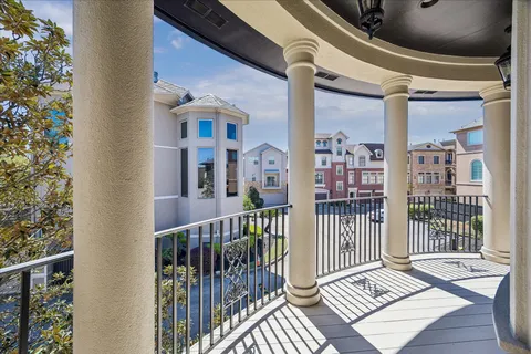 $799,000 | 102 Vieux Carre Drive, Houston, TX 77009