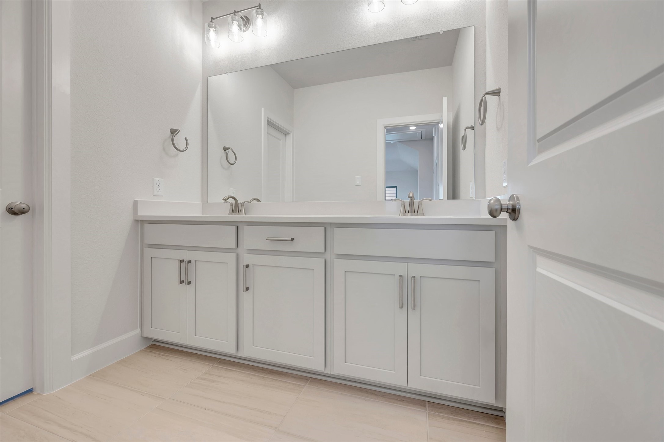 2718 Cottage Place Rosharon, TX 77583 - Photo 40 of 50 a bathroom with a sink and a mirror