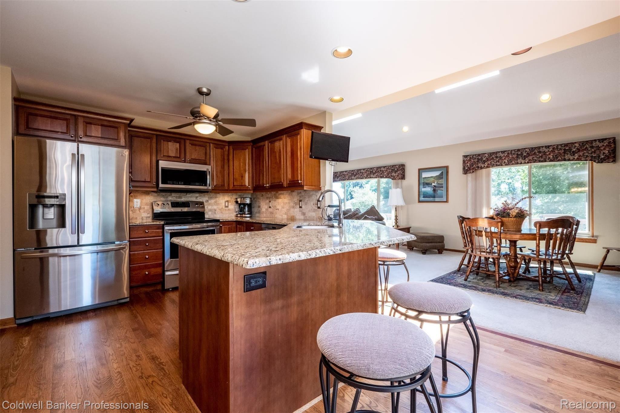 2745 Ripple Way White Lake, MI 48383 - Photo 12 of 58 .