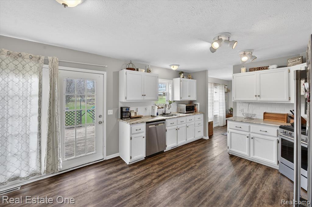 7841 Bergin Road Howell, MI 48843 - Photo 10 of 36 Gallery Image 10