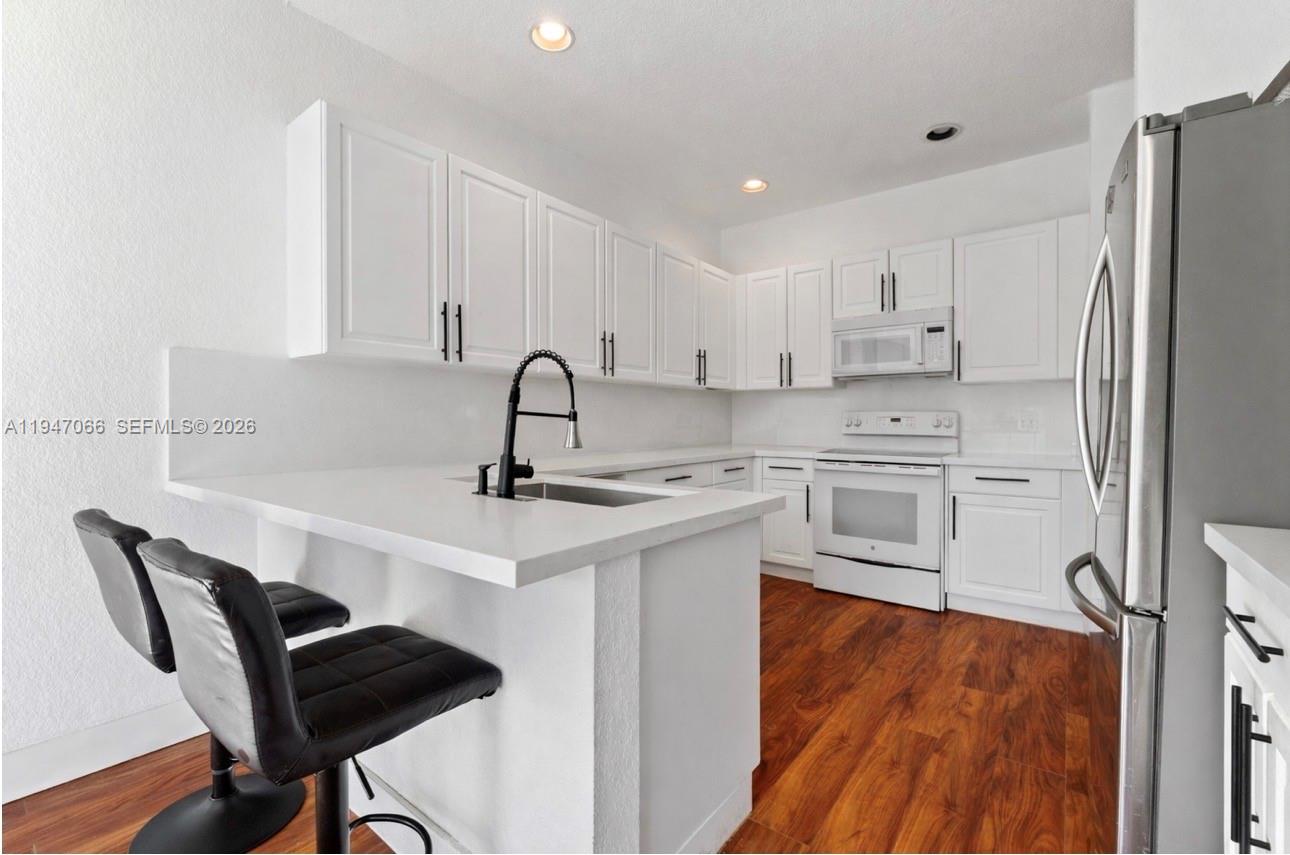 836 Southwest 154th Path Miami, FL 33194 - Photo 7 of 20