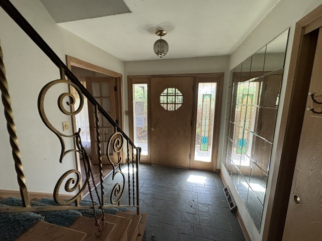 607 North Fleming Road Woodstock, IL 60098 - Photo 4 of 12 a view of an entryway