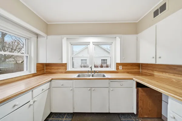 $219,875 | 411 Kilbuck Street West, Tecumseh, MI 49286