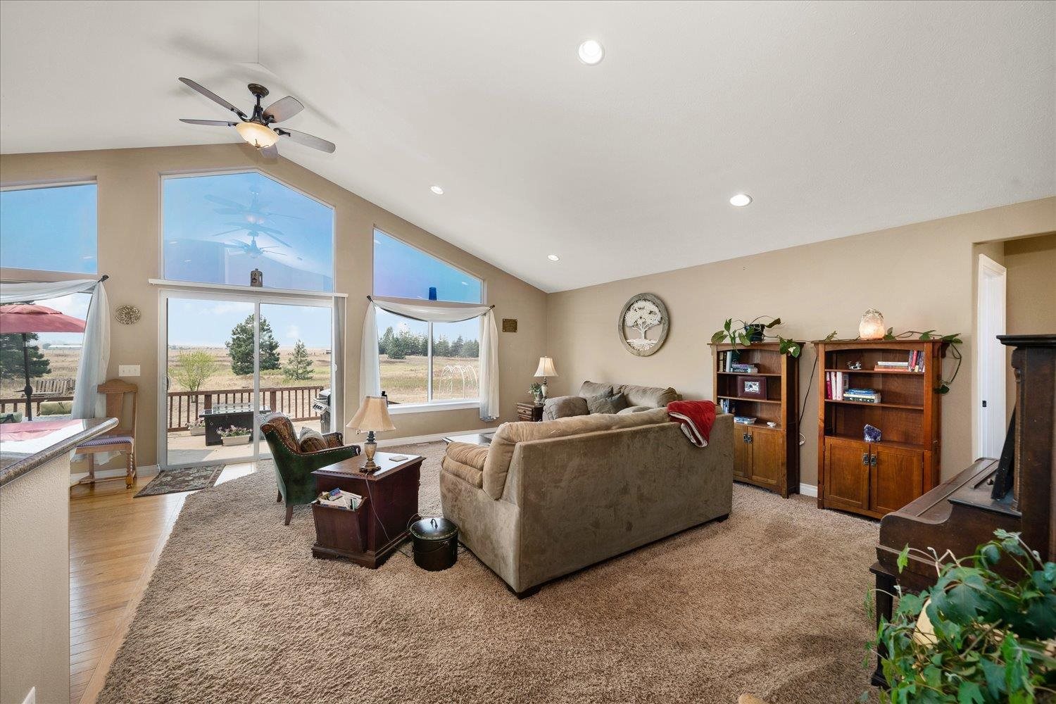 17227 West Jacobs Road Spokane, WA 99224 - Photo 4 of 40