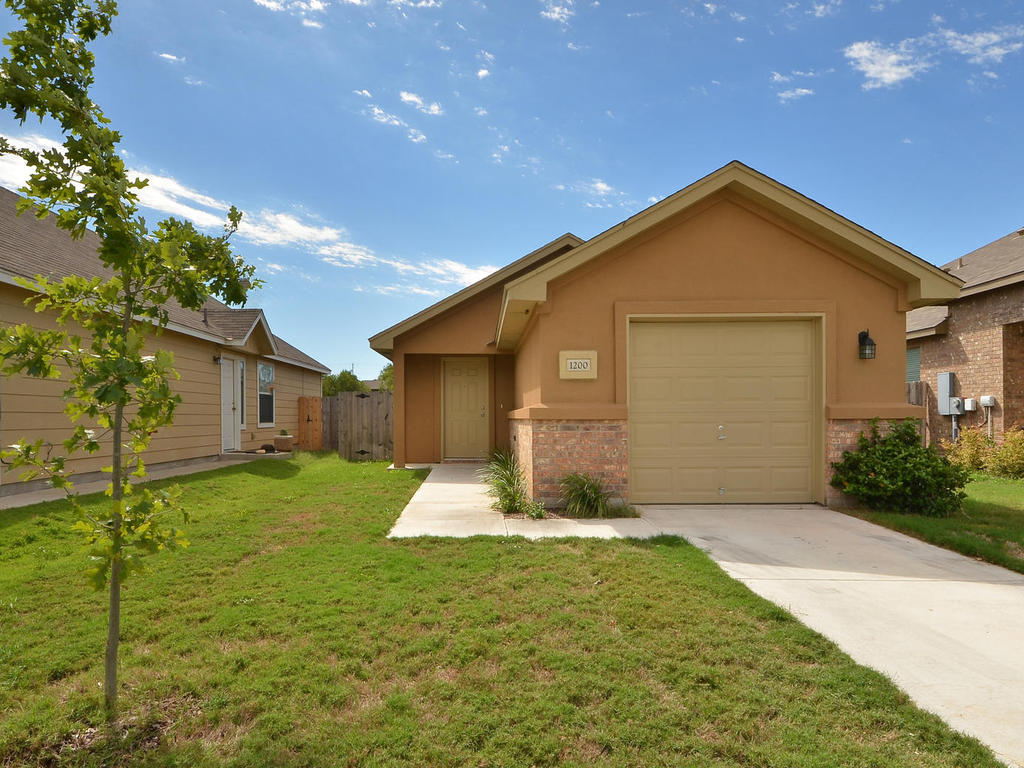 1200 Brendon Lee Lane Georgetown, TX 78626 - Photo 2 of 28