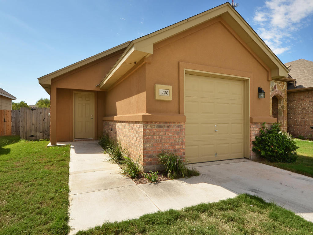 1200 Brendon Lee Lane Georgetown, TX 78626 - Photo 3 of 28