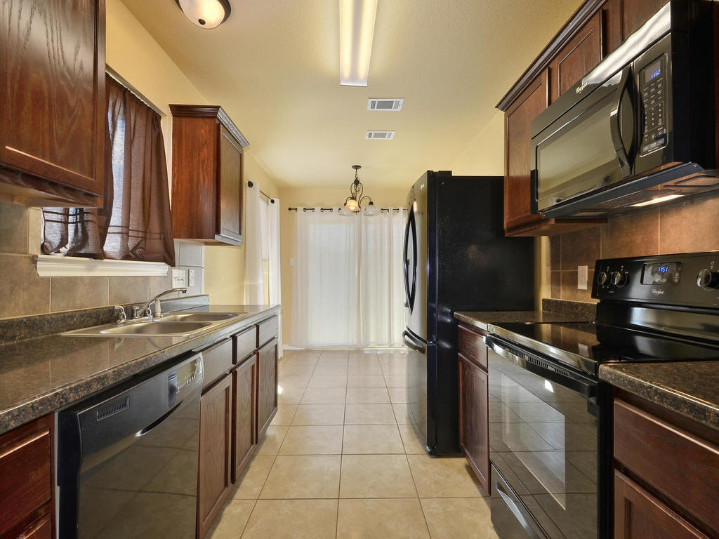 1200 Brendon Lee Lane Georgetown, TX 78626 - Photo 9 of 28