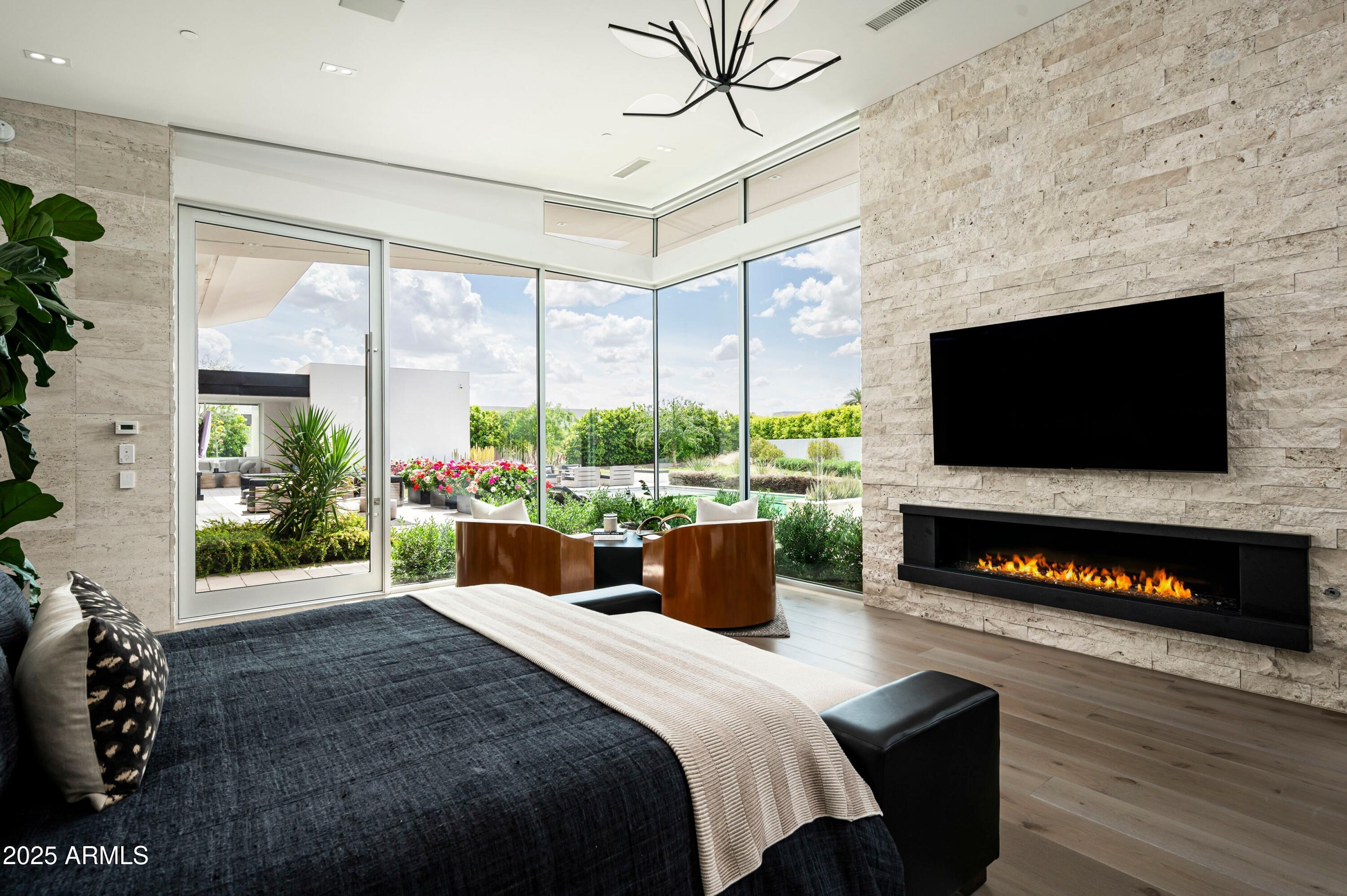 5611 North Wilkinson Road Paradise Valley, AZ 85253 - Photo 14 of 28 Primary Bedroom Suite