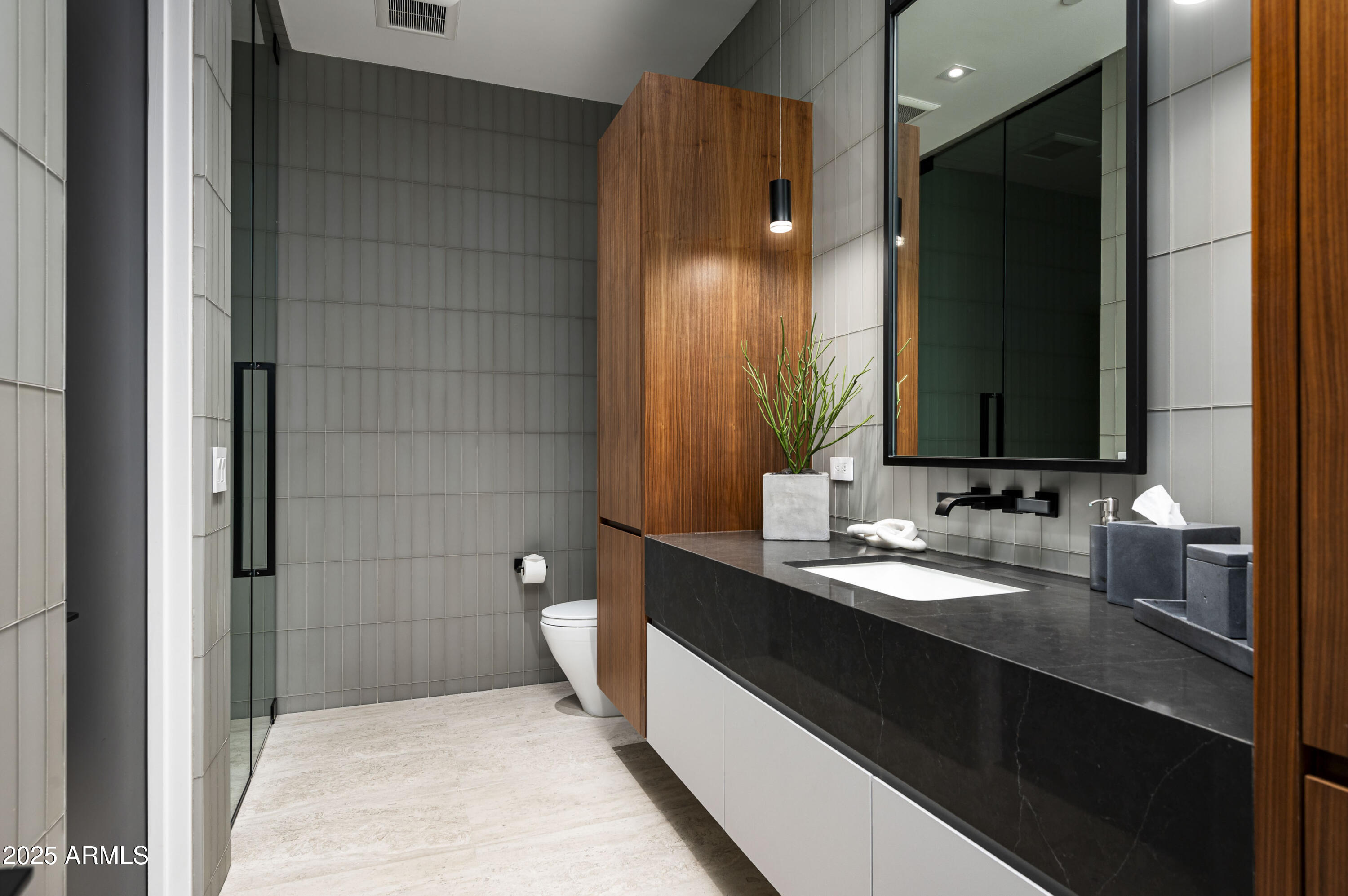 5611 North Wilkinson Road Paradise Valley, AZ 85253 - Photo 21 of 28 En-Suite Bathroom