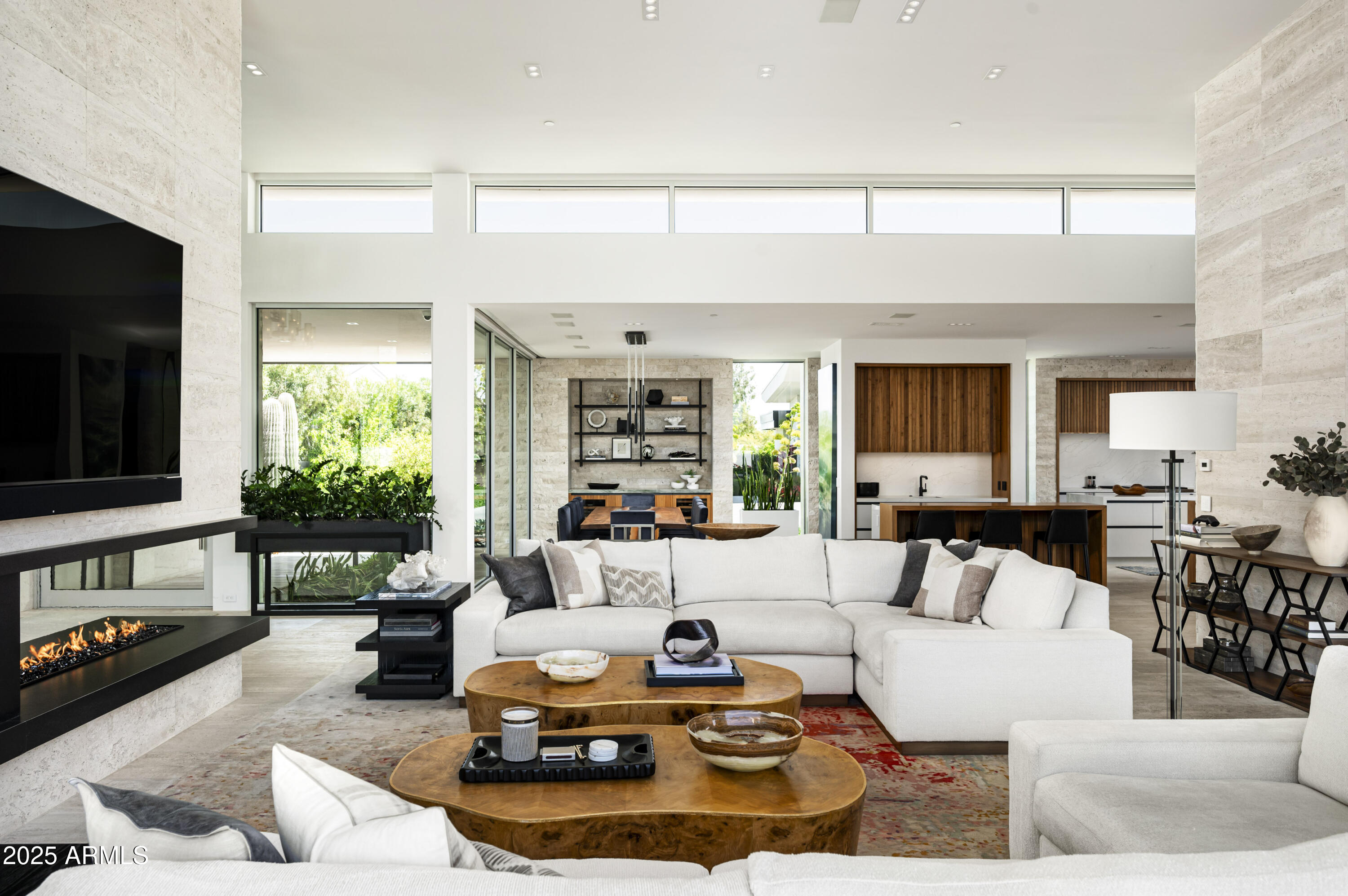 5611 North Wilkinson Road Paradise Valley, AZ 85253 - Photo 5 of 28 Great Room