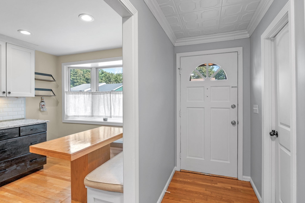 31 Lincoln Park Marblehead, MA 01945 - Photo 3 of 32