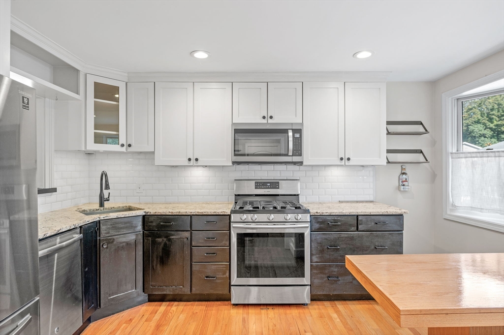 31 Lincoln Park Marblehead, MA 01945 - Photo 4 of 32