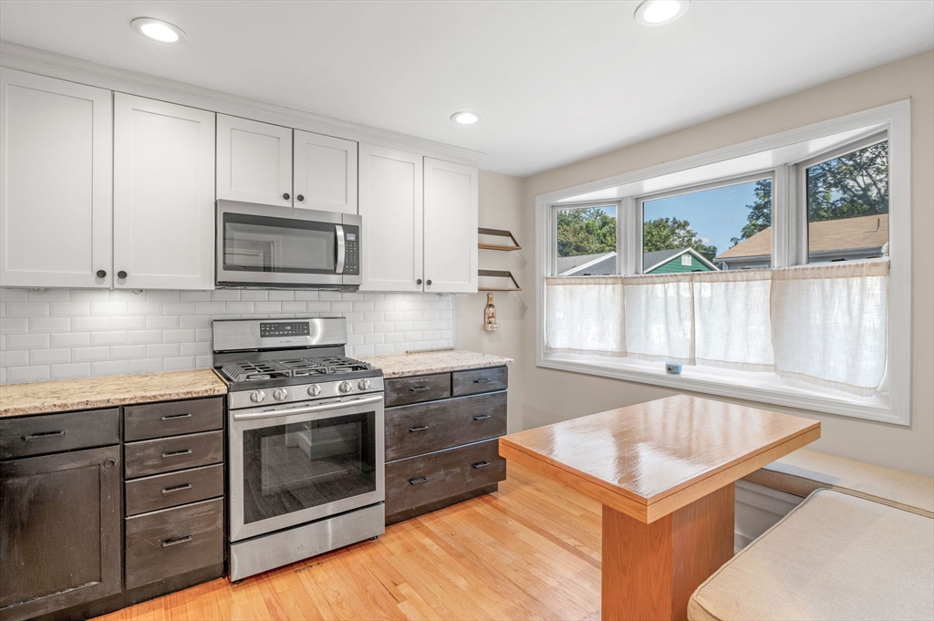 31 Lincoln Park Marblehead, MA 01945 - Photo 5 of 32