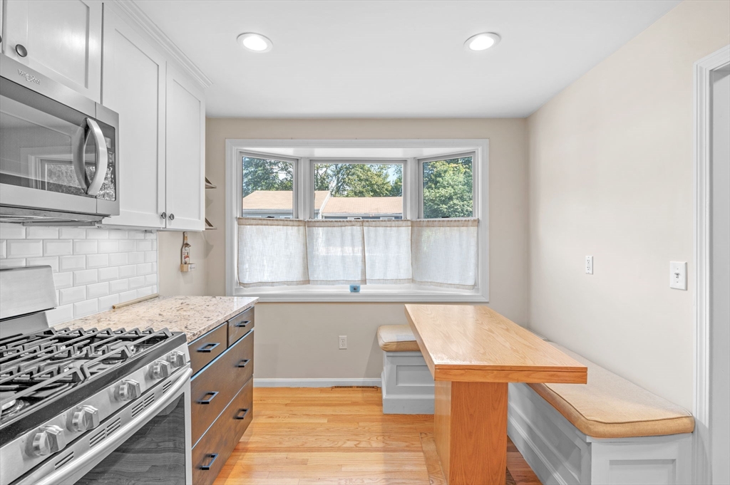 31 Lincoln Park Marblehead, MA 01945 - Photo 7 of 32