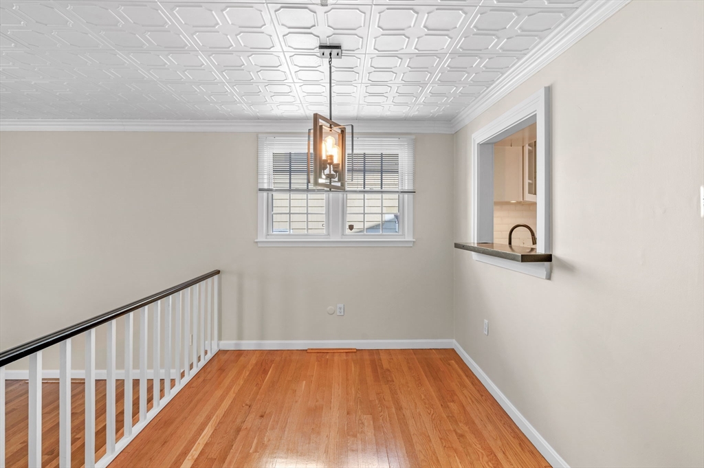 31 Lincoln Park Marblehead, MA 01945 - Photo 8 of 32