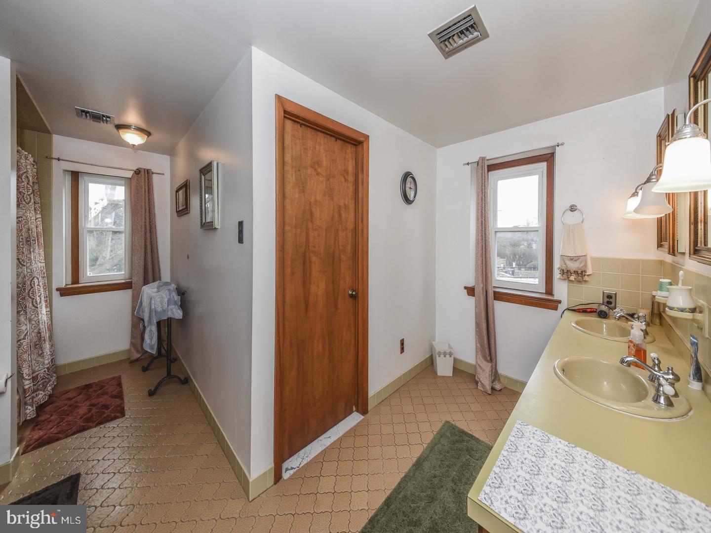 1074 Sorrel Road Huntingdon Valley, PA 19006 - Photo 18 of 22 Gallery Image 18