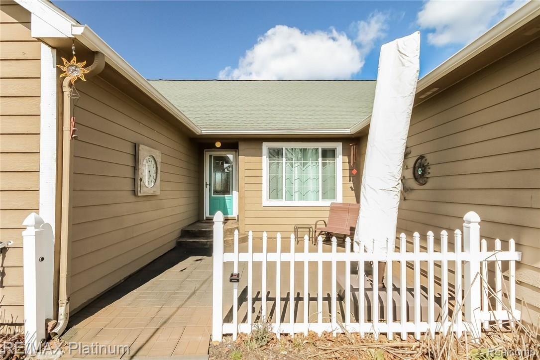 6793 Kestrel Ridge Road Brighton, MI 48116 - Photo 2 of 37 005-Front_View-2502225-medium.jpg