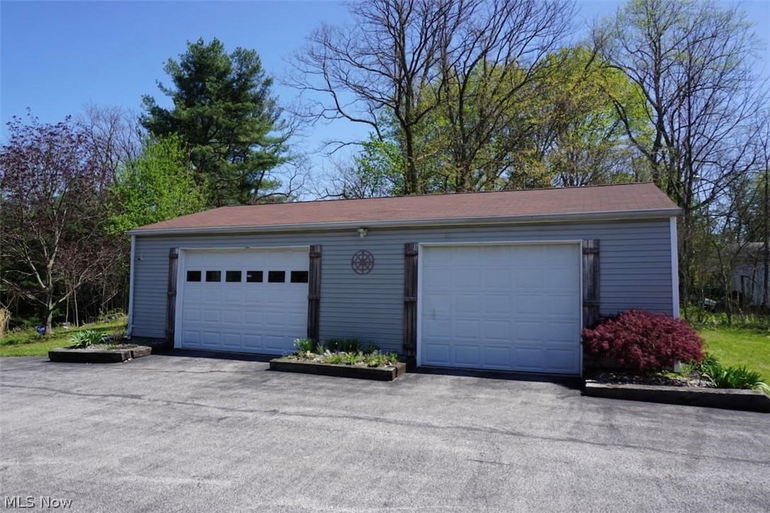 4173 South Ridge Road East Geneva, OH 44041 - Photo 26 of 42 Main garage with workshop