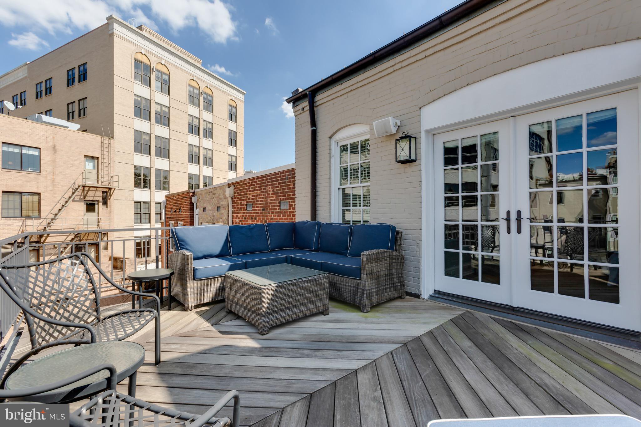2015 Hillyer Place Northwest Washington, DC 20009 - Photo 18 of 24 Upper Level Deck