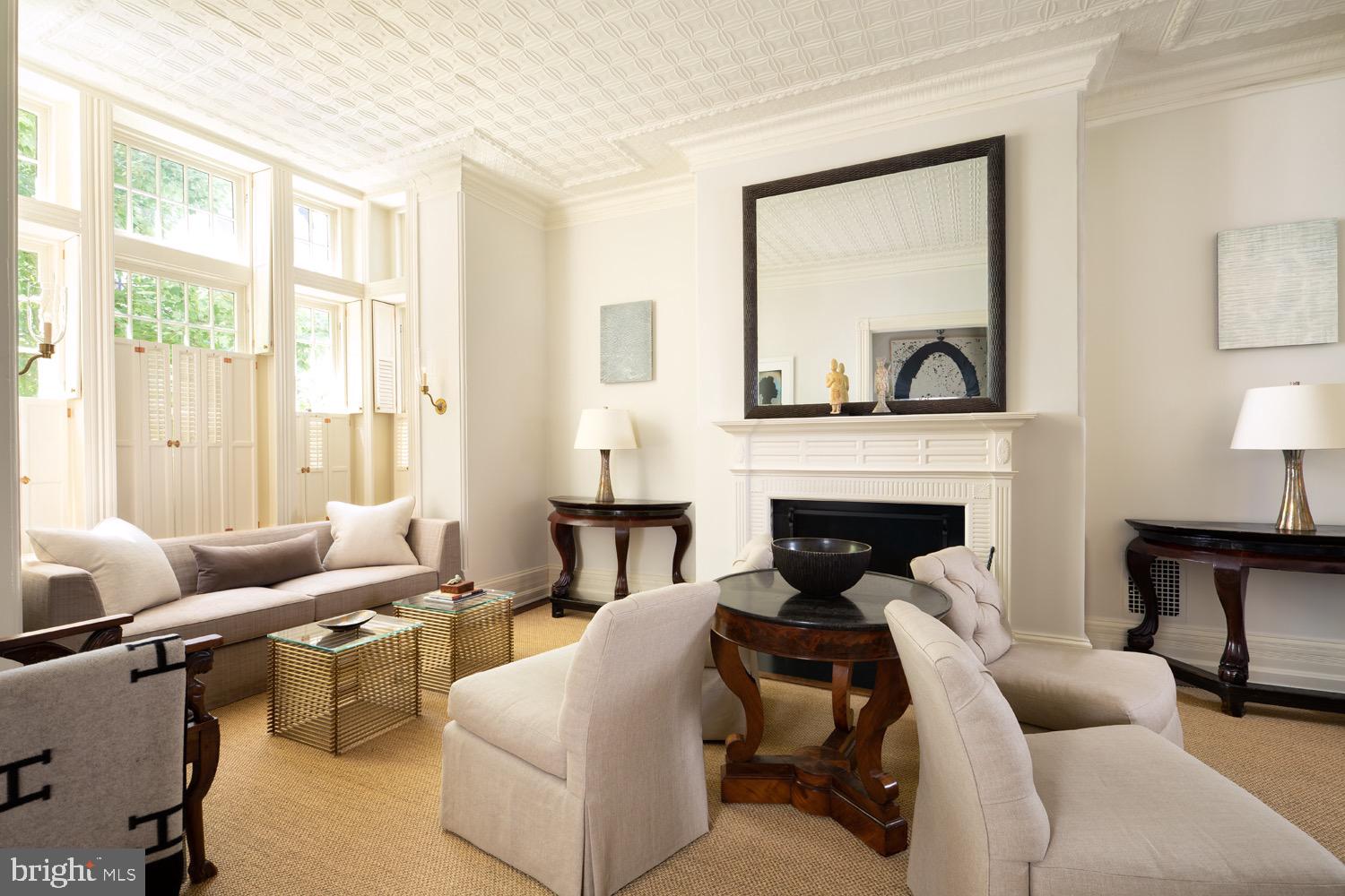 2015 Hillyer Place Northwest Washington, DC 20009 - Photo 4 of 24 Living Room