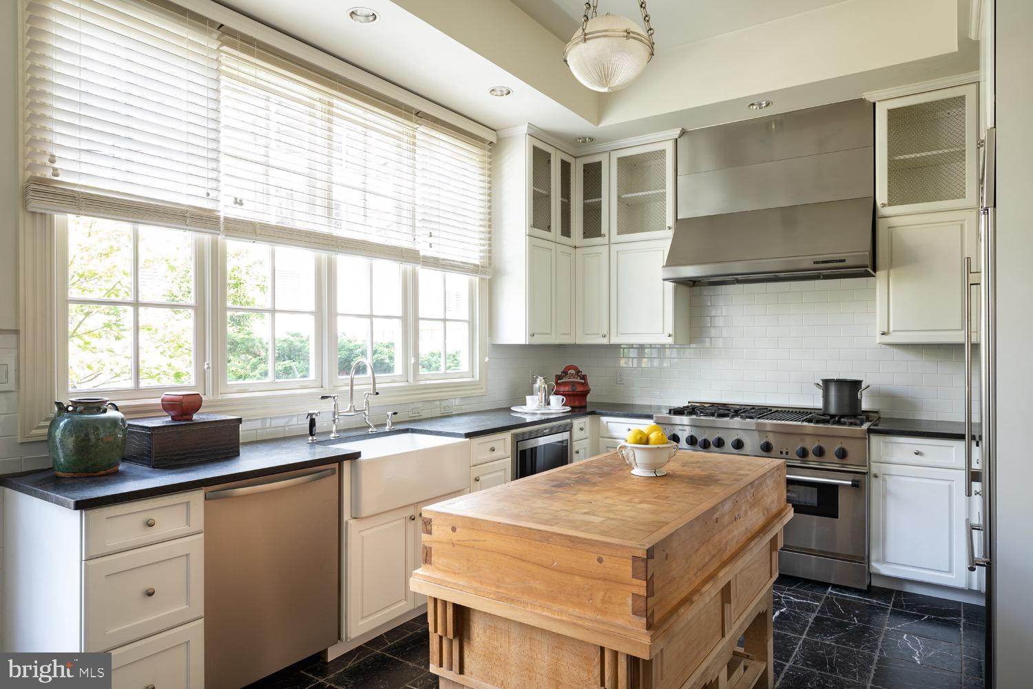 2015 Hillyer Place Northwest Washington, DC 20009 - Photo 7 of 24 Kitchen