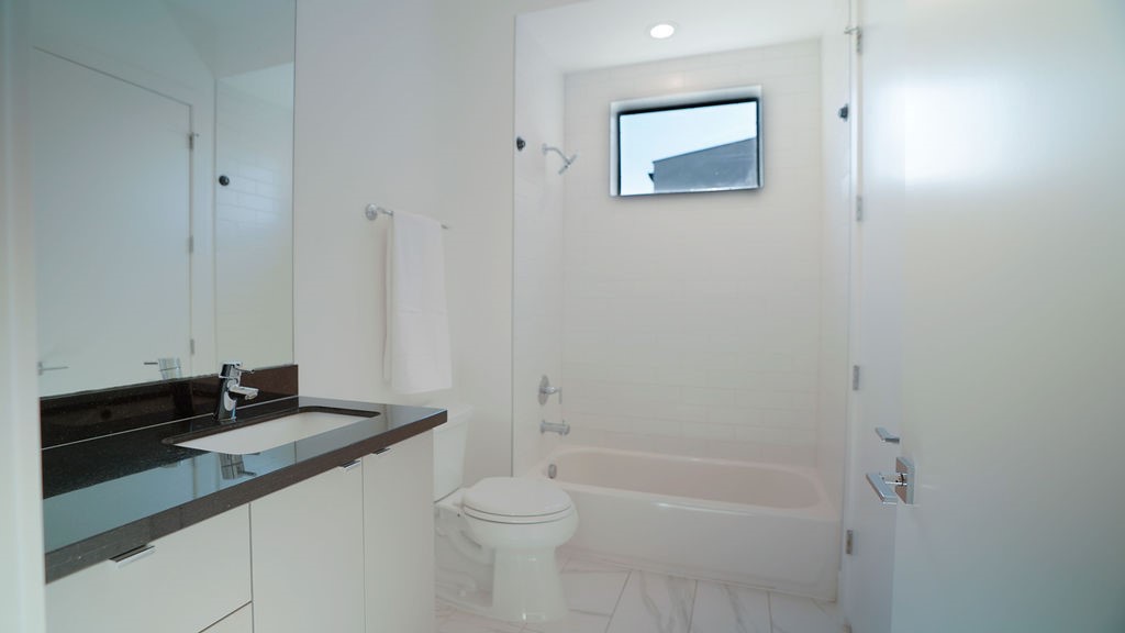 3308 North MacGregor Way Houston, TX 77004 - Photo 27 of 46 Bathroom