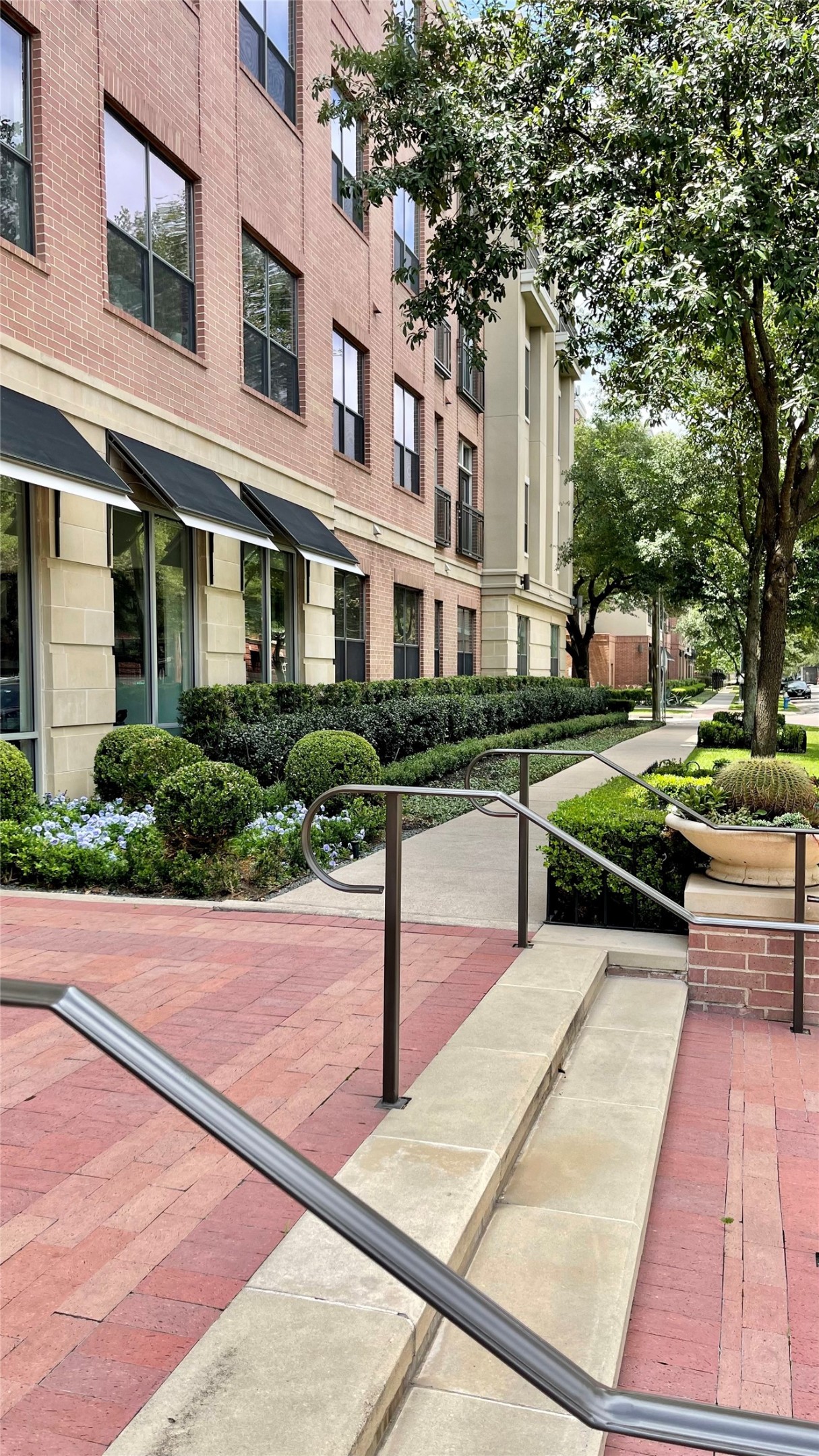 2700 Brazos Street, Unit 4303 Houston, TX 77006 - Photo 8 of 21 With a 91 walkability score and treed streets, you will love this location! Walk to Randalls, Spec's or restaurants and bars. Easy access to freeways and Downtown. The Rockets, Astros and Dash are less than 10 minutes away.