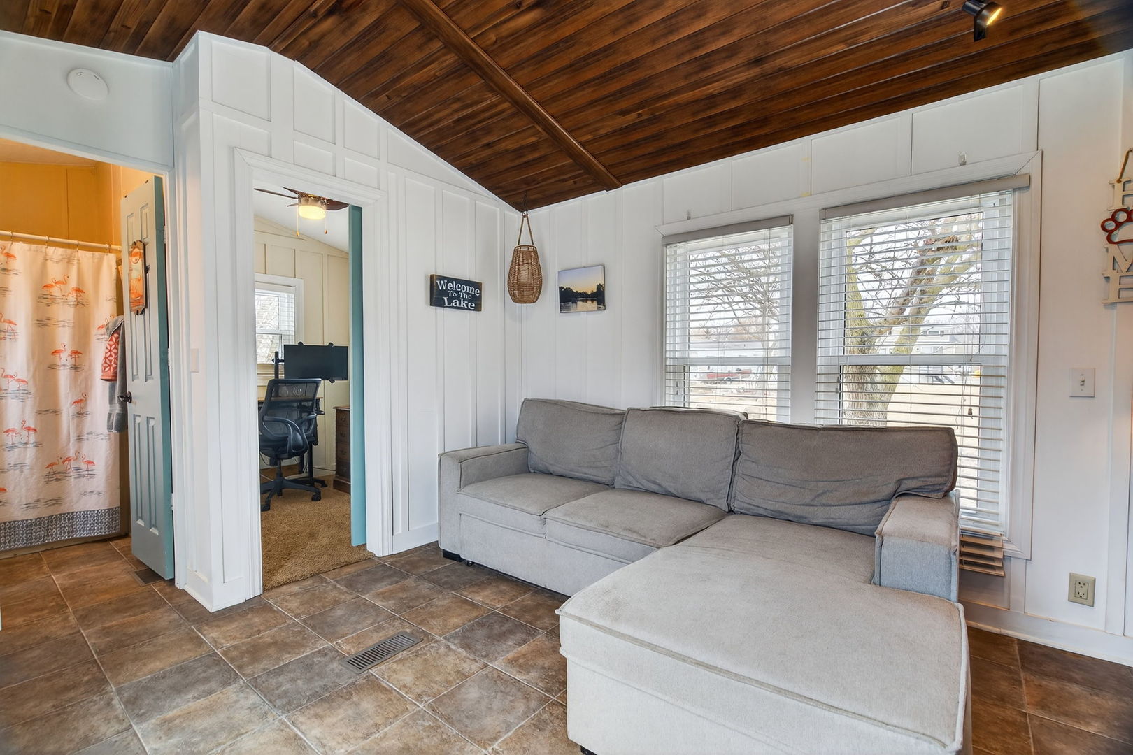 95 Dinosaur Road Wilmington, IL 60481 - Photo 12 of 54 a living room with furniture and large windows