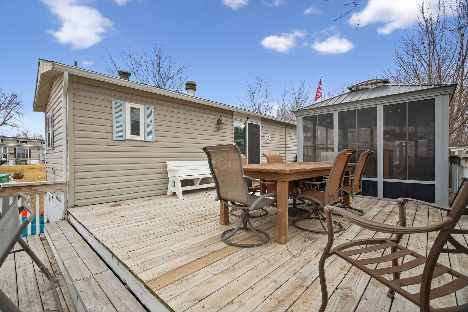95 Dinosaur Road Wilmington, IL 60481 - Photo 19 of 54 a view of a chairs and table in patio
