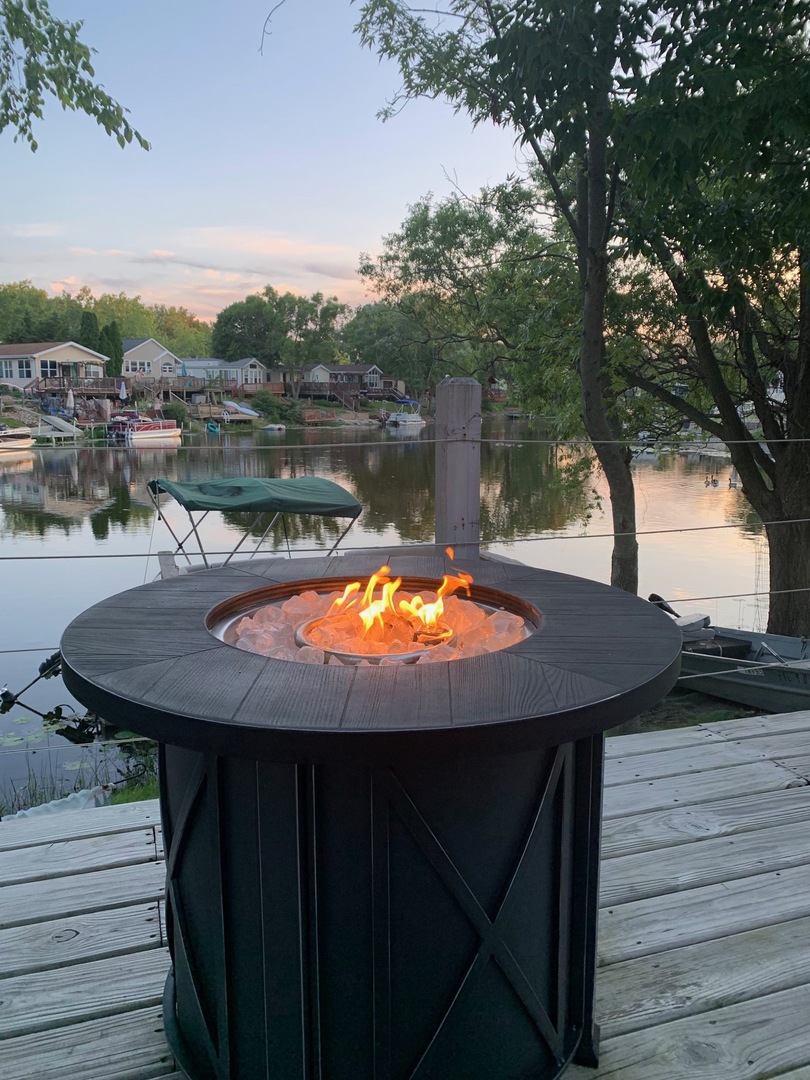 95 Dinosaur Road Wilmington, IL 60481 - Photo 23 of 54 a view of a swimming pool with a table and chairs