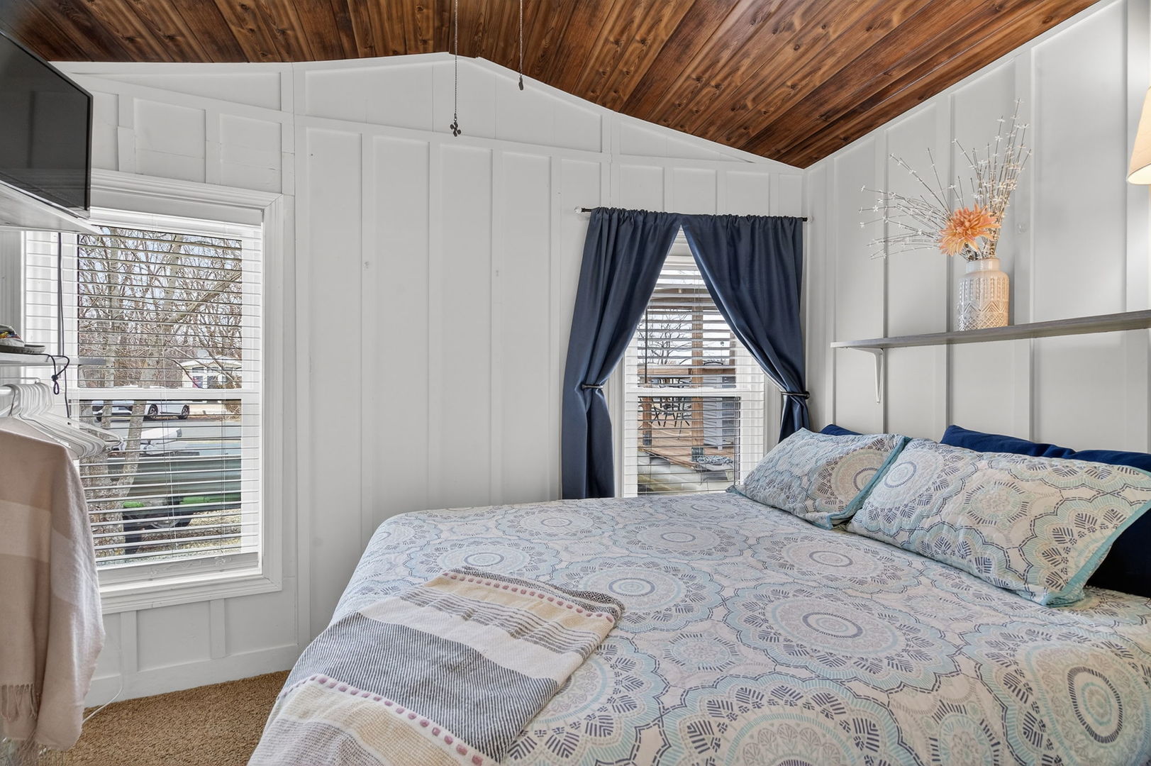 95 Dinosaur Road Wilmington, IL 60481 - Photo 10 of 54 a bedroom with a bed and a window