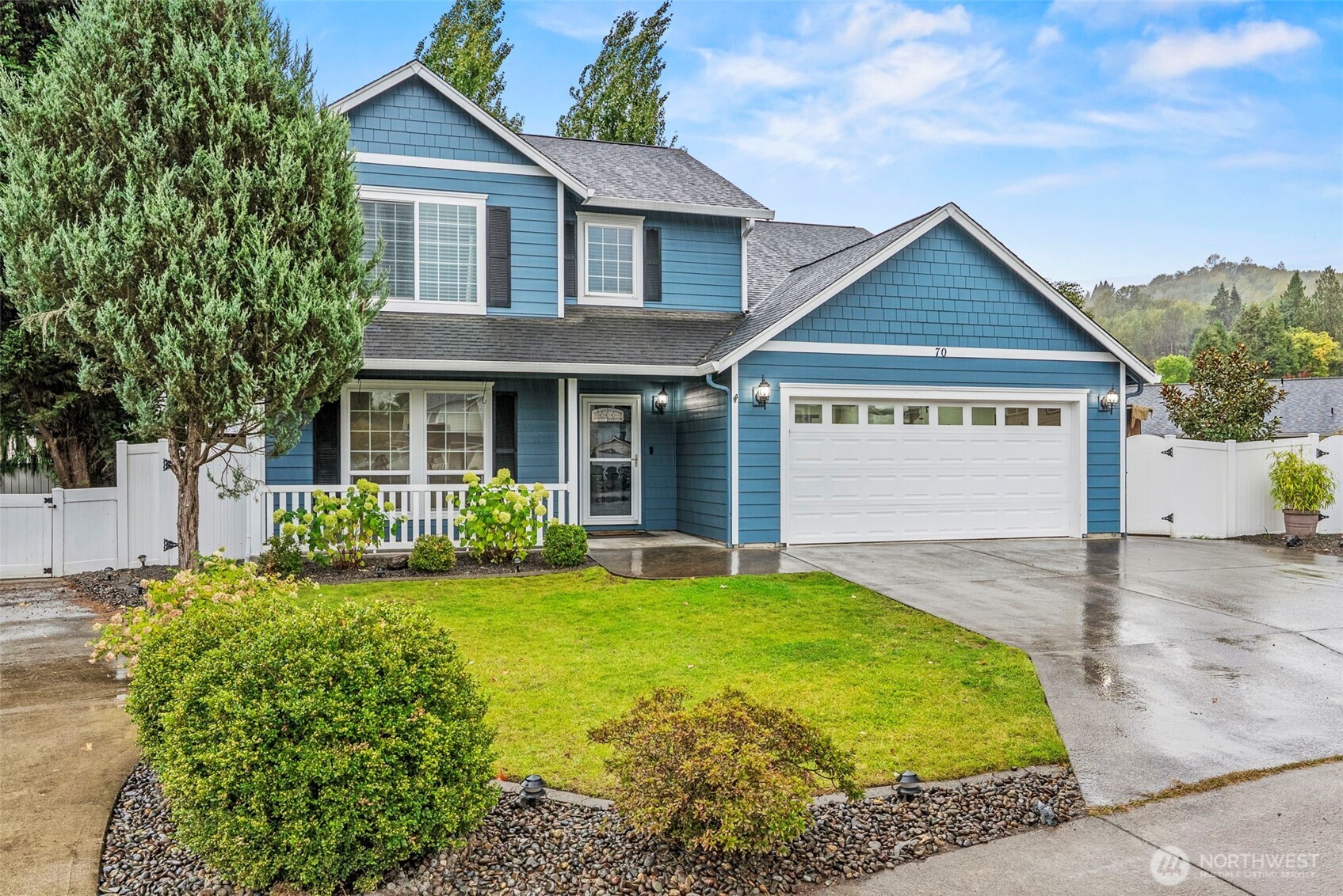 70 Crown Point Road Longview, WA 98632 - Photo 2 of 33 a front view of a house with a yard