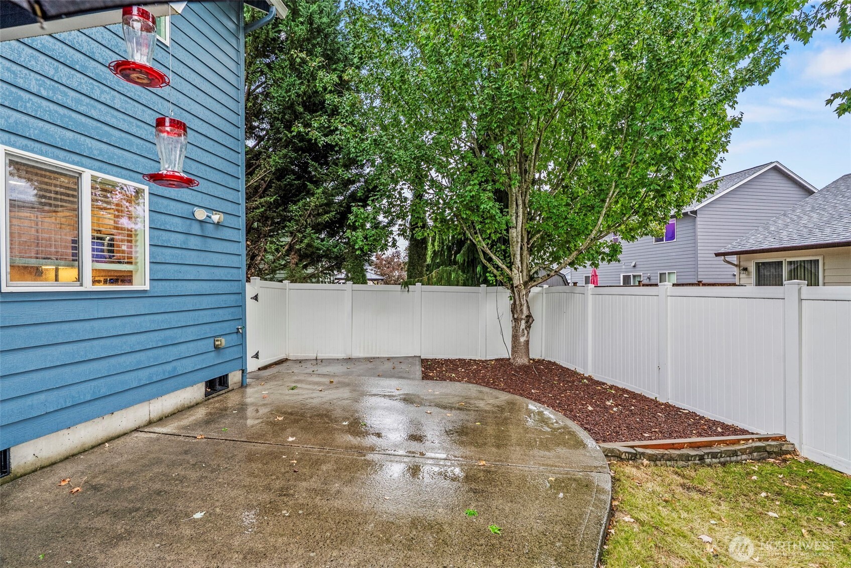 70 Crown Point Road Longview, WA 98632 - Photo 30 of 33 a backyard of a house