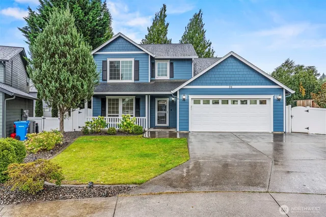 a view of a yard in front of house