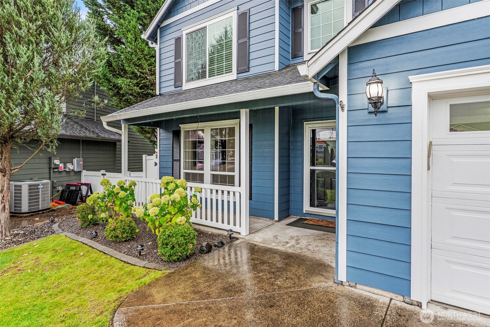 70 Crown Point Road Longview, WA 98632 - Photo 4 of 33 front view of a house