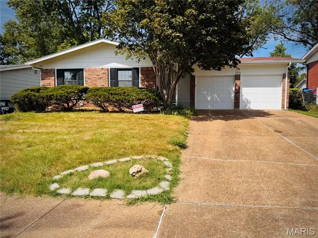 $246,000 | 2555 Guildford Drive, Florissant, MO 63033