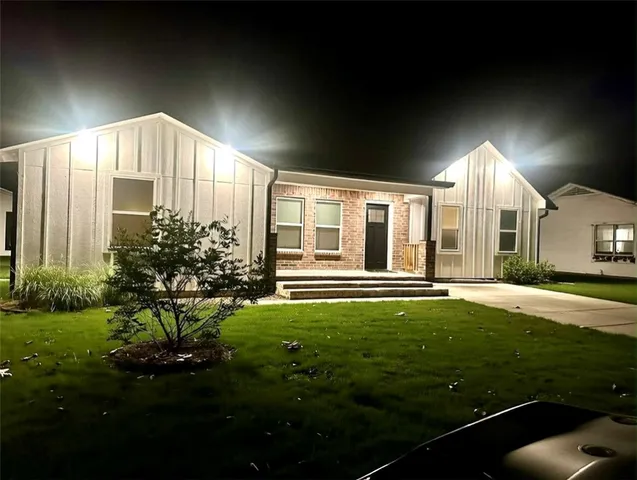 $305,000 | 1704 North Hoover Avenue, Cameron, TX 76520