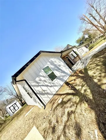 $305,000 | 1704 North Hoover Avenue, Cameron, TX 76520