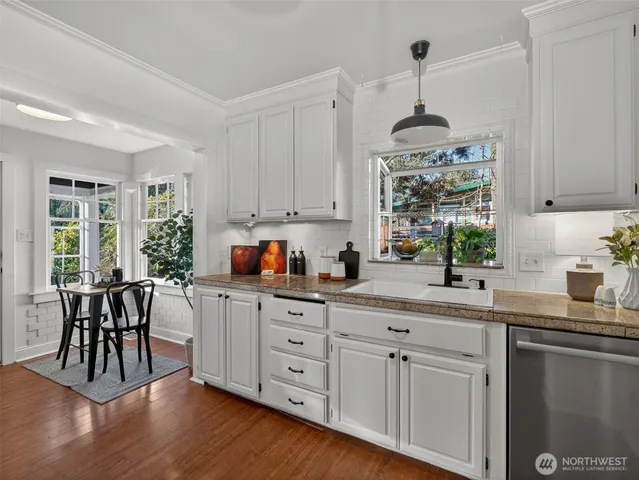 $700,000 | 8859 20th Avenue Southwest, Seattle, WA 98106