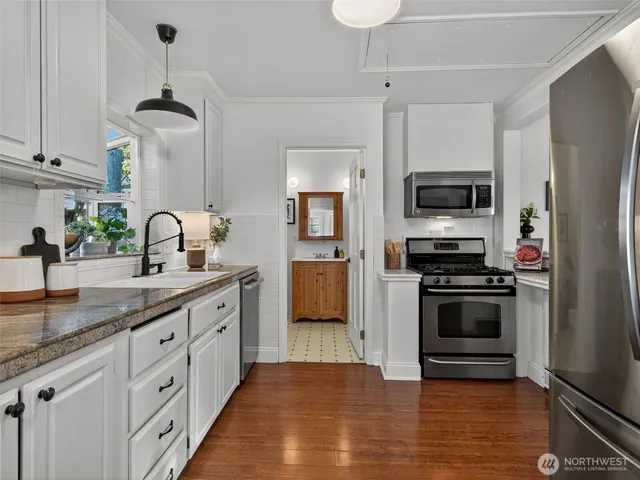 $700,000 | 8859 20th Avenue Southwest, Seattle, WA 98106