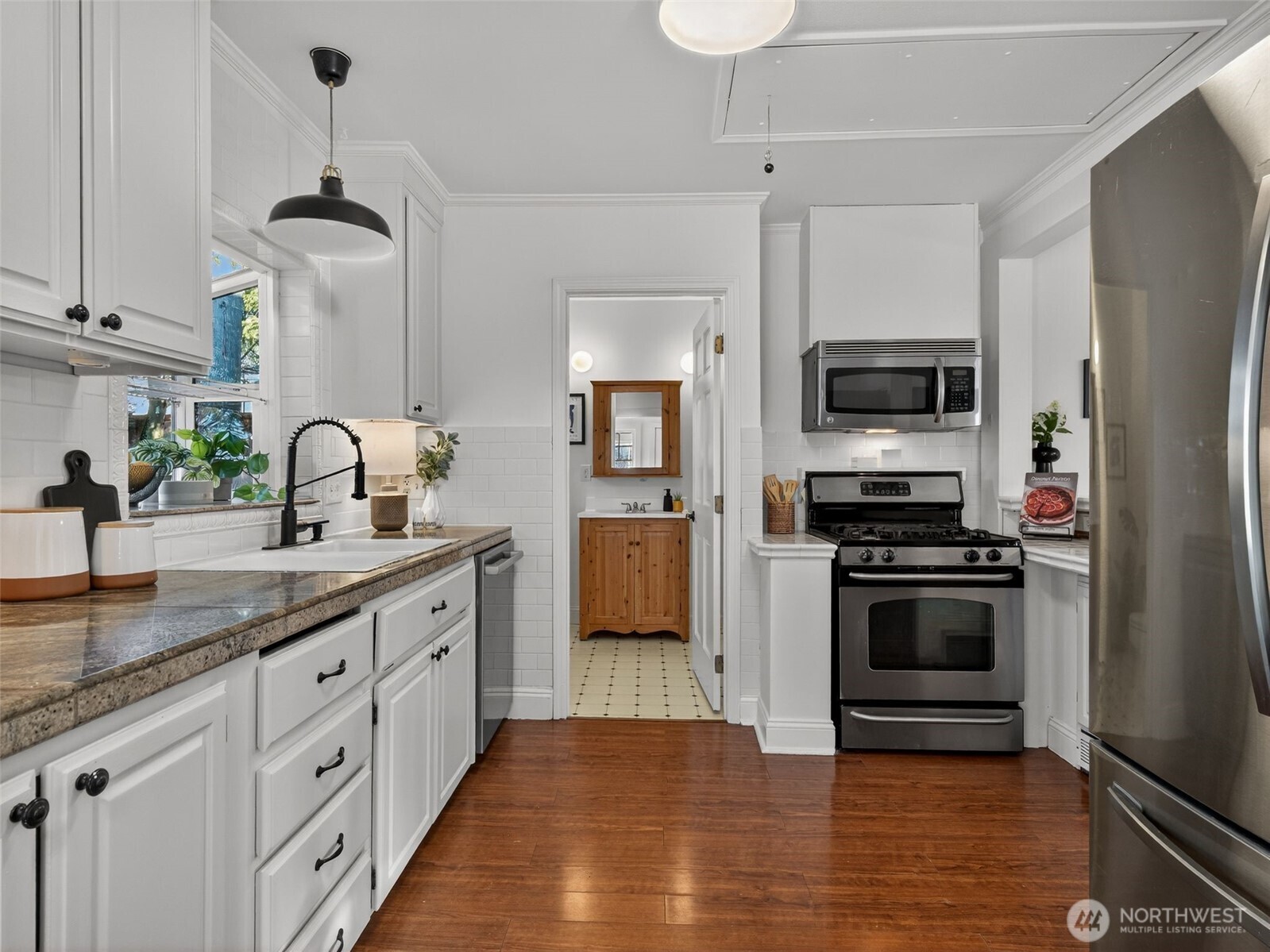 8859 20th Avenue Southwest Seattle, WA 98106 - Photo 9 of 28