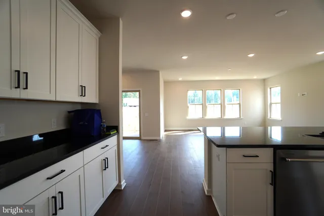 $4,100 | 612 America Drive, Horsham, PA 19044