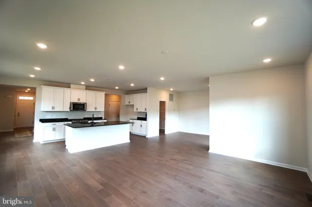 $4,100 | 612 America Drive, Horsham, PA 19044