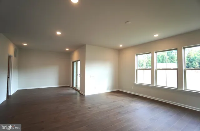 $4,100 | 612 America Drive, Horsham, PA 19044