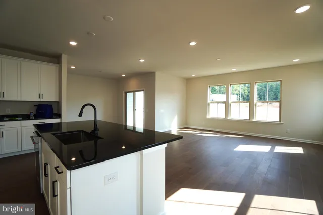 $4,100 | 612 America Drive, Horsham, PA 19044